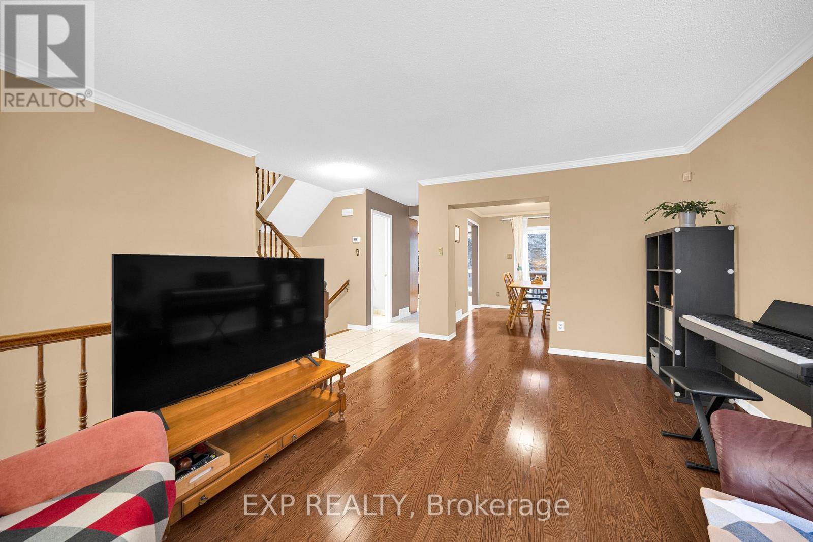 4 Huntersfield Drive, Ottawa, Ontario  K1T 3E4 - Photo 2 - X12835124