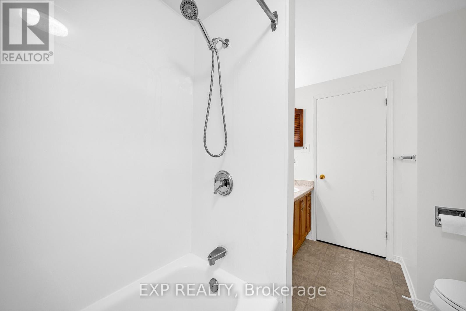 4 Huntersfield Drive, Ottawa, Ontario  K1T 3E4 - Photo 29 - X12835124