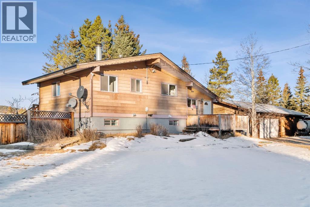 <div class="slider-price">$629,000.00</div><p>17 Gibson Road, Benchlands, Alberta</p>