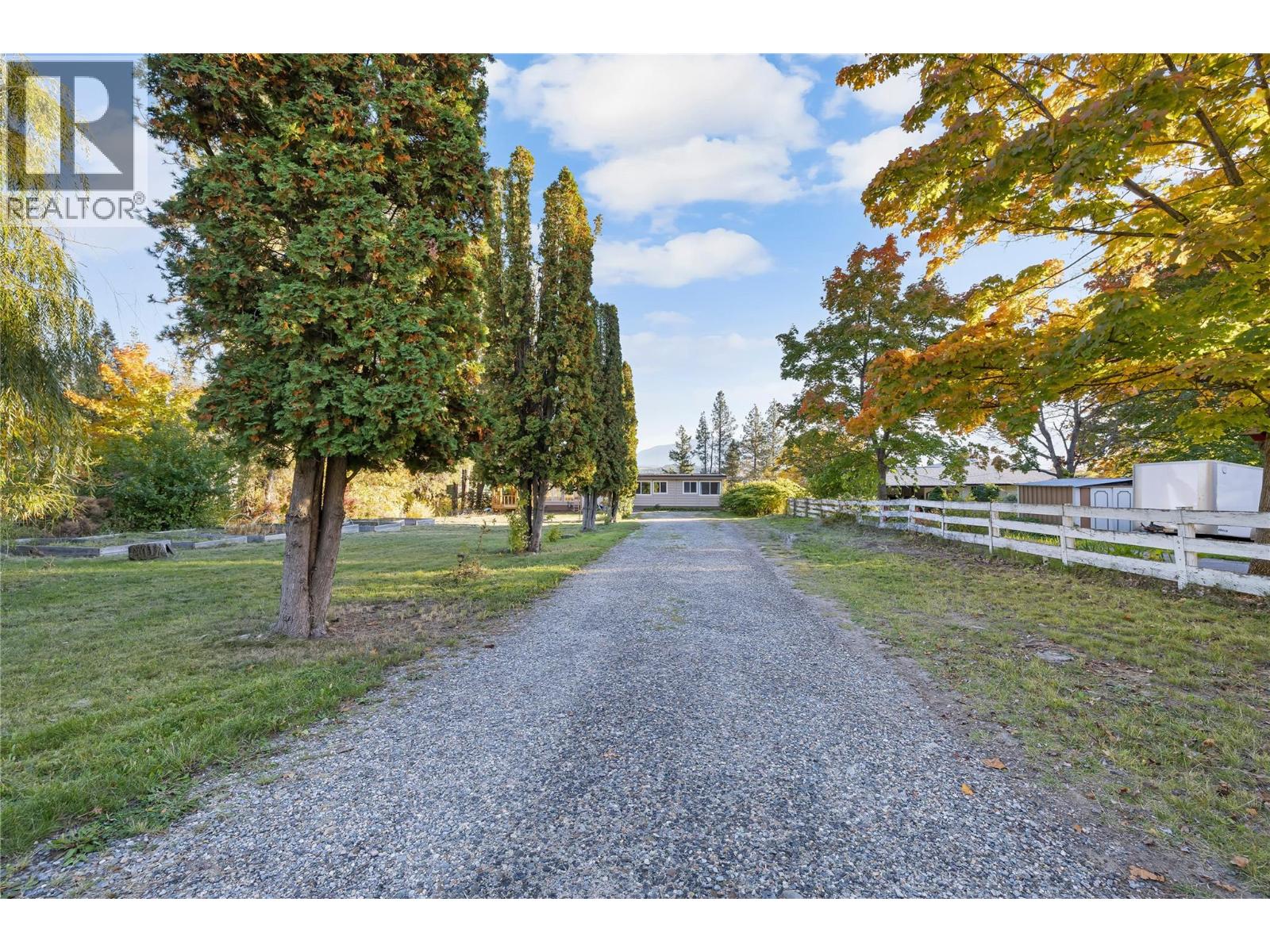 2424 Crawford Street, Creston, British Columbia  V0B 1G5 - Photo 2 - 10366708