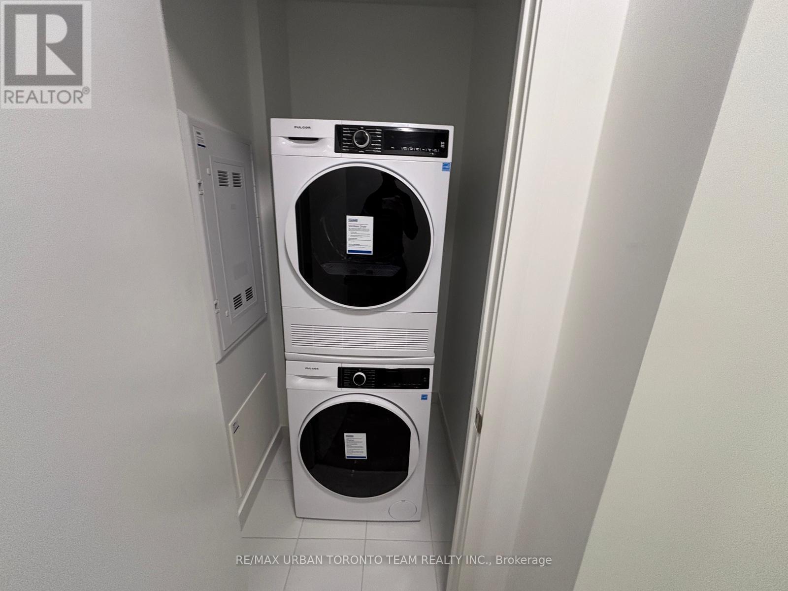 1017 - 180 Front Street E, Toronto, Ontario  M5A 0K9 - Photo 11 - C12835088