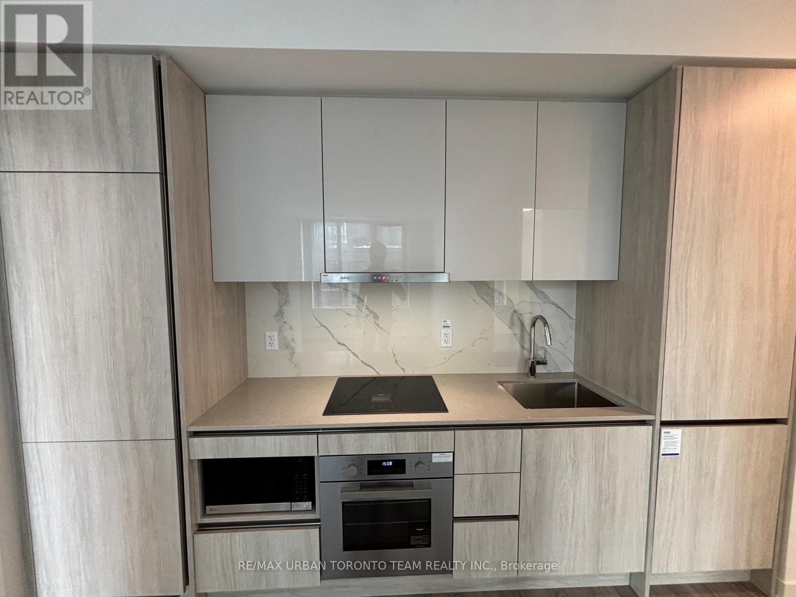 1017 - 180 Front Street E, Toronto, Ontario  M5A 0K9 - Photo 3 - C12835088