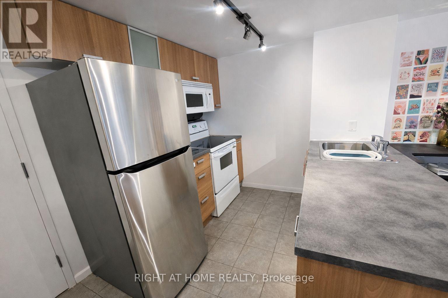 606 - 37 Grosvenor Street, Toronto (Bay Street Corridor), Ontario  M4Y 3G5 - Photo 2 - C12835092