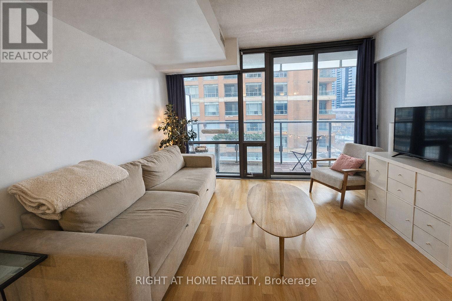 606 - 37 Grosvenor Street, Toronto (Bay Street Corridor), Ontario  M4Y 3G5 - Photo 3 - C12835092