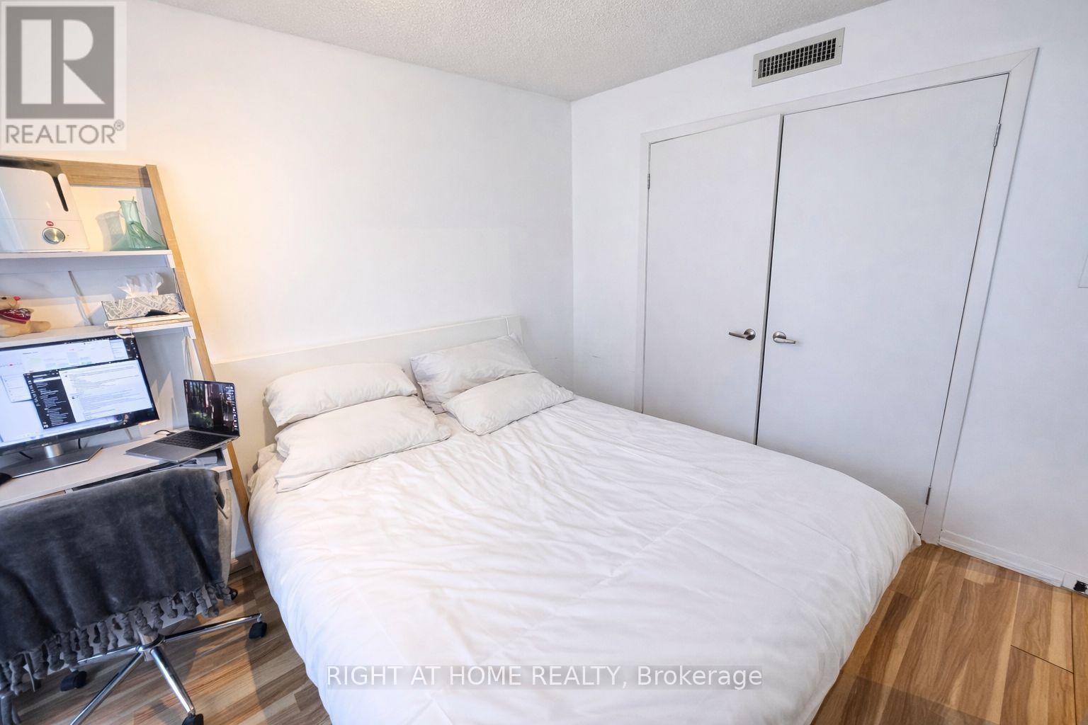 606 - 37 Grosvenor Street, Toronto (Bay Street Corridor), Ontario  M4Y 3G5 - Photo 7 - C12835092