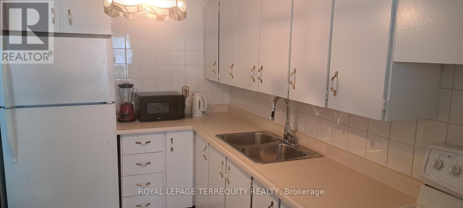 114 - 10 Sunrise Avenue, Toronto, Ontario  M4A 2R1 - Photo 9 - C12835106