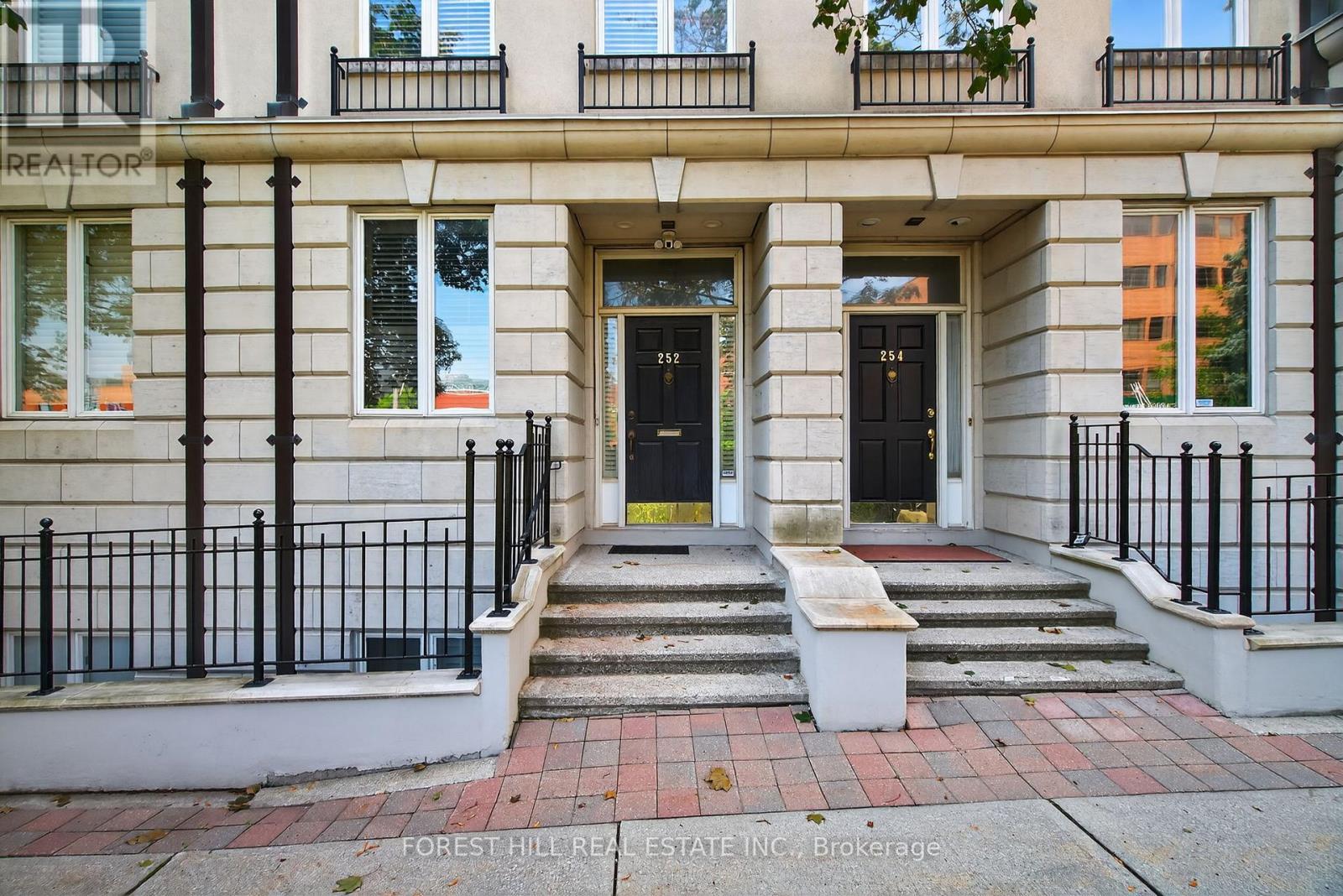 252 Spadina Road, Toronto, Ontario  M5R 2V1 - Photo 2 - C12835154