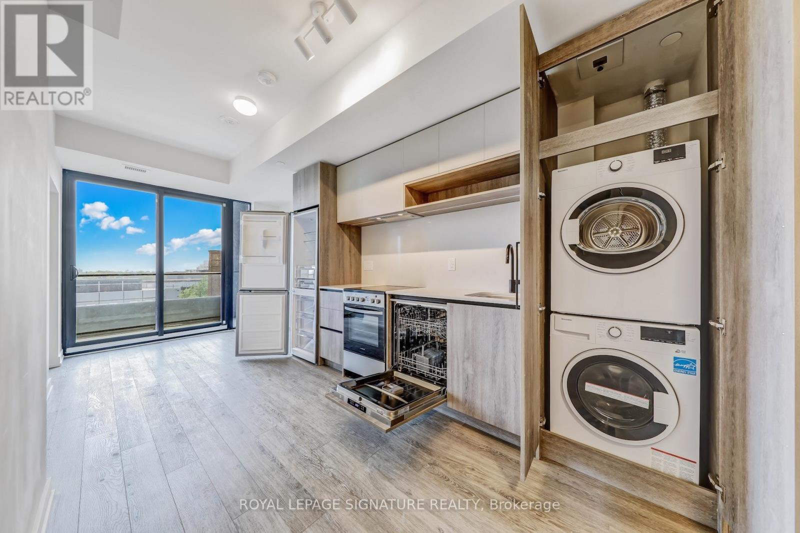 602 - 181 Sterling Road, Toronto, Ontario  M6R 2B2 - Photo 8 - C12835266