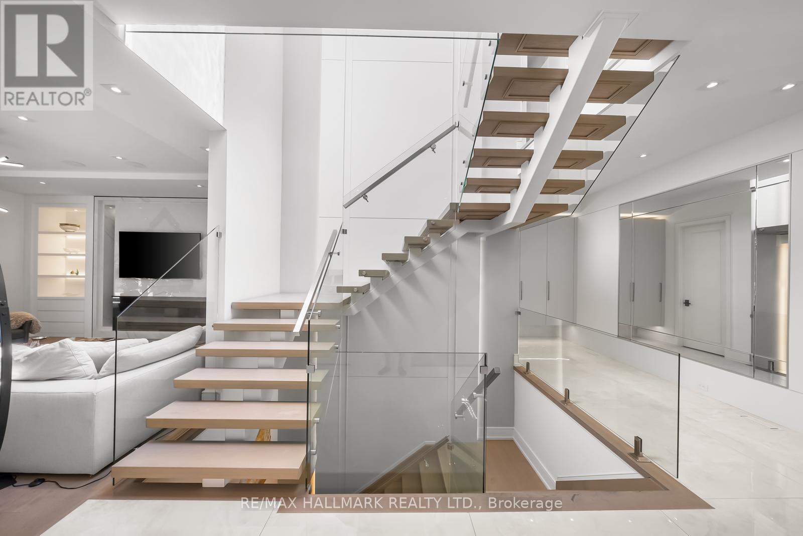 65 Whittaker Crescent, Toronto, Ontario  M2K 1K9 - Photo 7 - C12835296