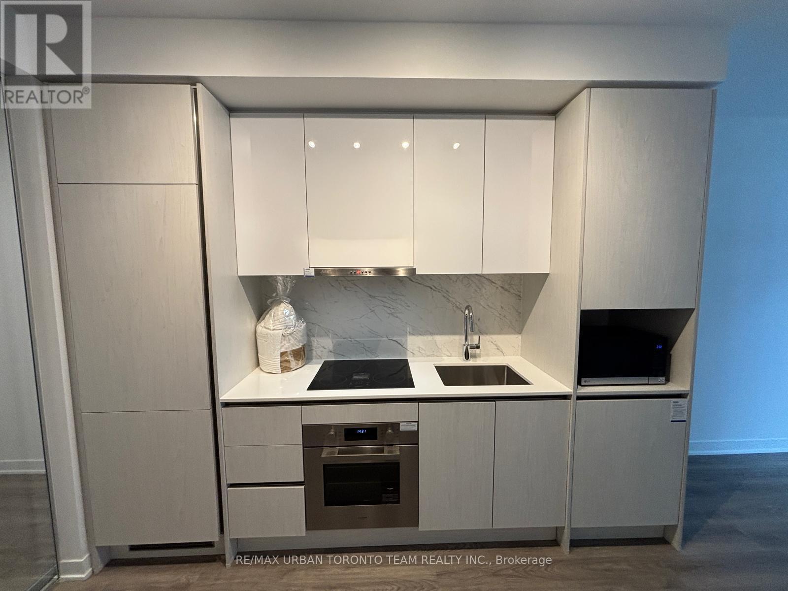 1009 - 180 Front Street E, Toronto, Ontario  M5A 0K9 - Photo 3 - C12835298