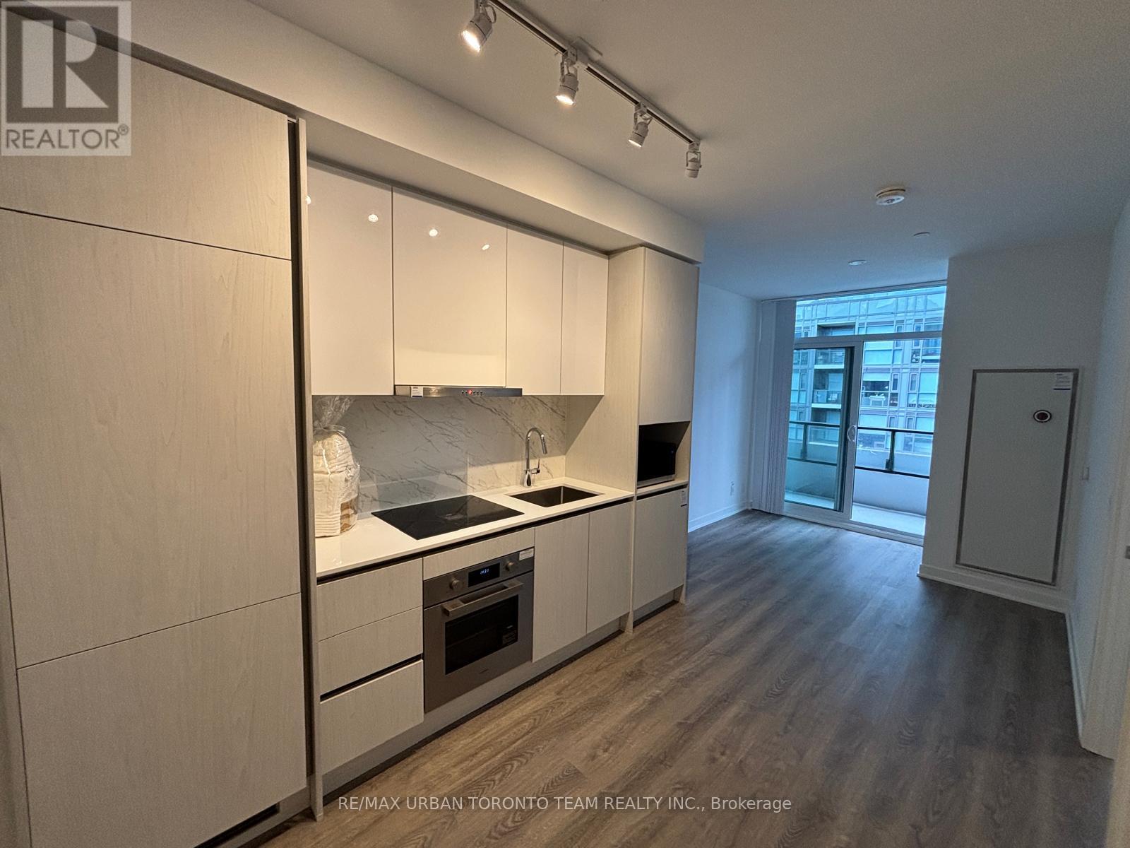 1009 - 180 Front Street E, Toronto, Ontario  M5A 0K9 - Photo 4 - C12835298