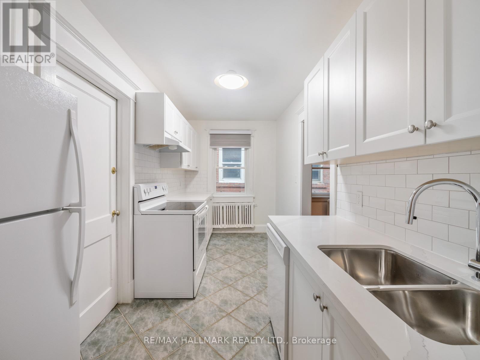 42 Glen Manor Drive, Toronto, Ontario  M4E 2X2 - Photo 13 - E12835146