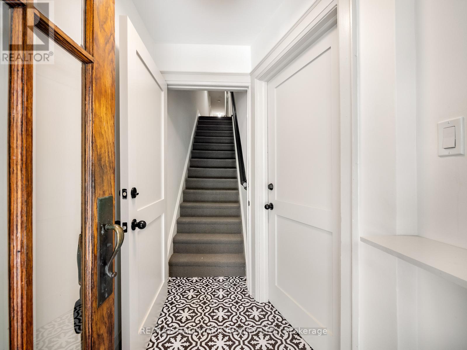 42 Glen Manor Drive, Toronto, Ontario  M4E 2X2 - Photo 5 - E12835146