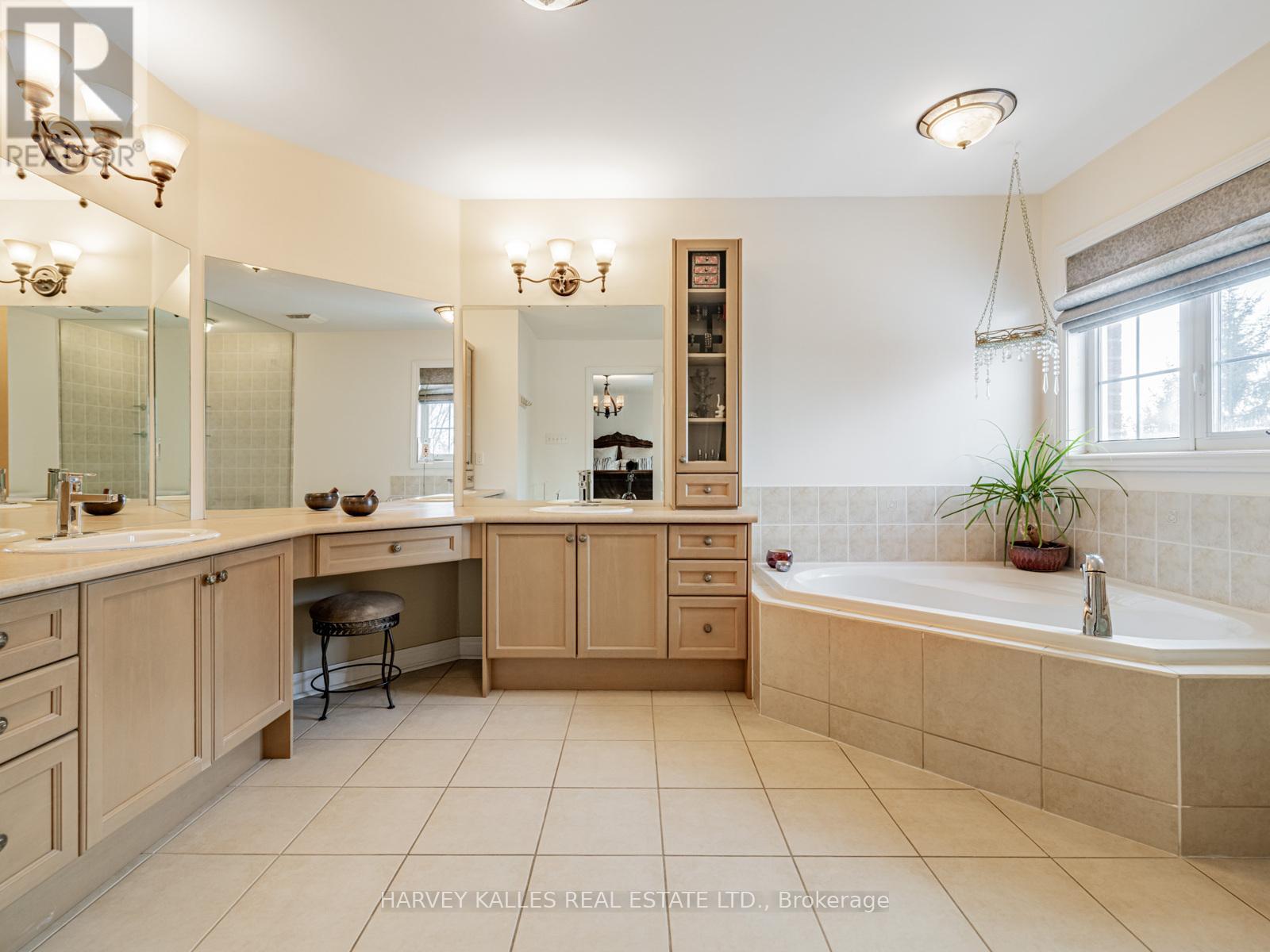 12 Barberry Crescent, Richmond Hill, Ontario  L4E 4S5 - Photo 25 - N12835098