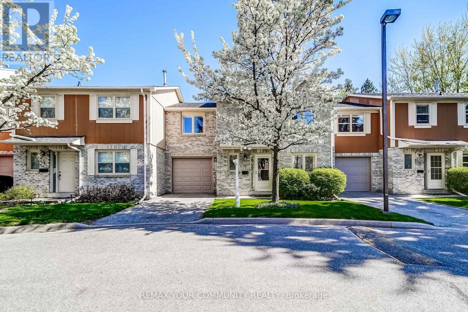 10 - 115 Avenue Road, Richmond Hill, Ontario  L4C 9N2 - Photo 2 - N12835112