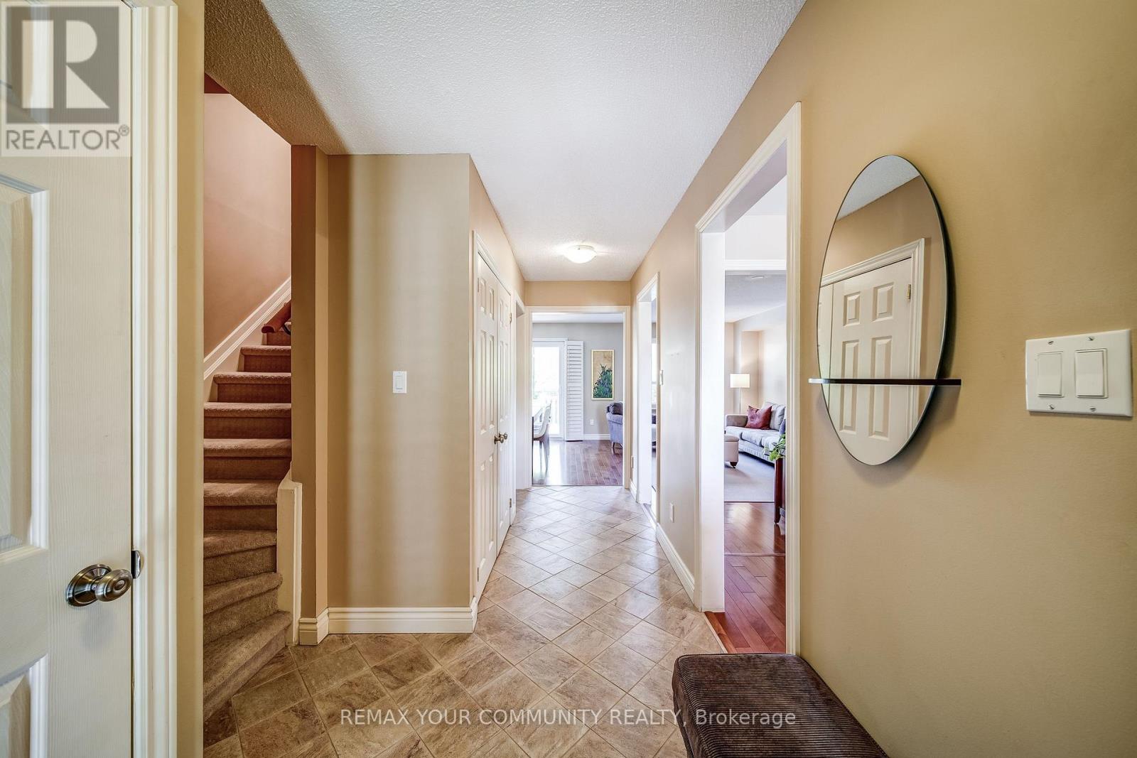 10 - 115 Avenue Road, Richmond Hill, Ontario  L4C 9N2 - Photo 4 - N12835112