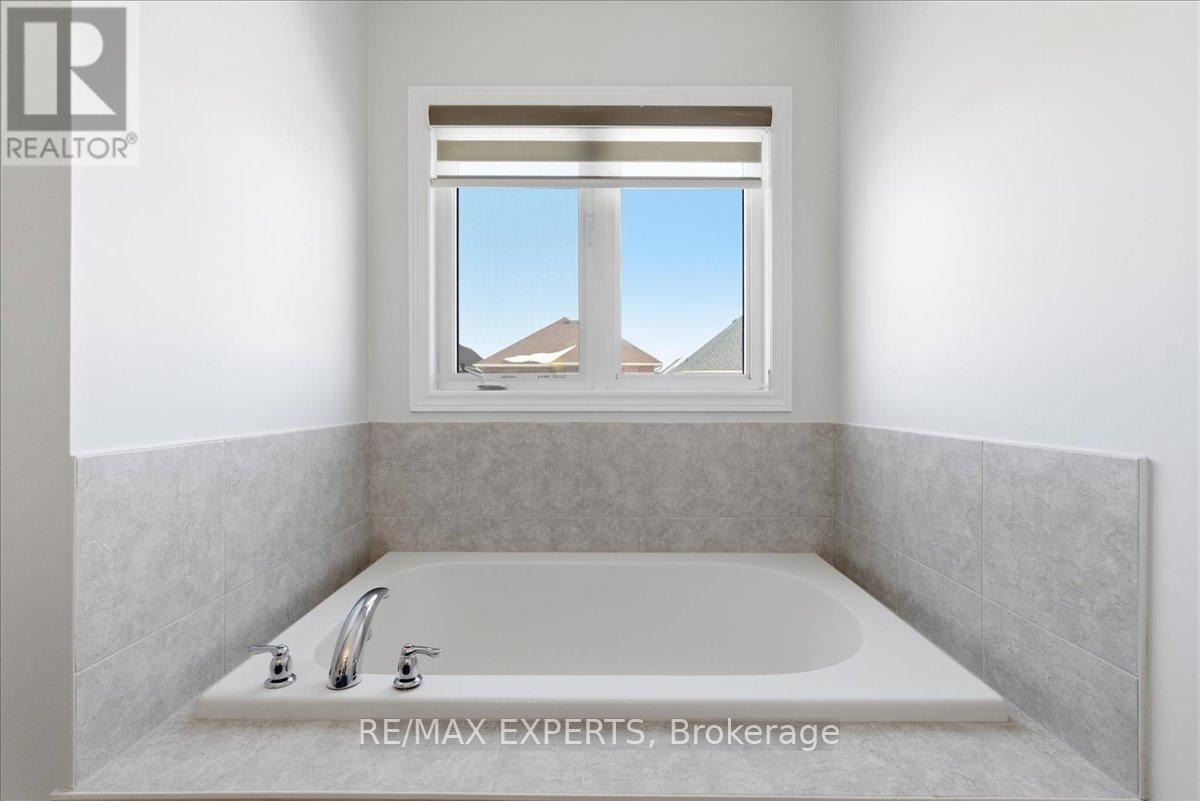 10 Mccabe Lane, New Tecumseth (Tottenham), Ontario  L0G 1W0 - Photo 28 - N12835206