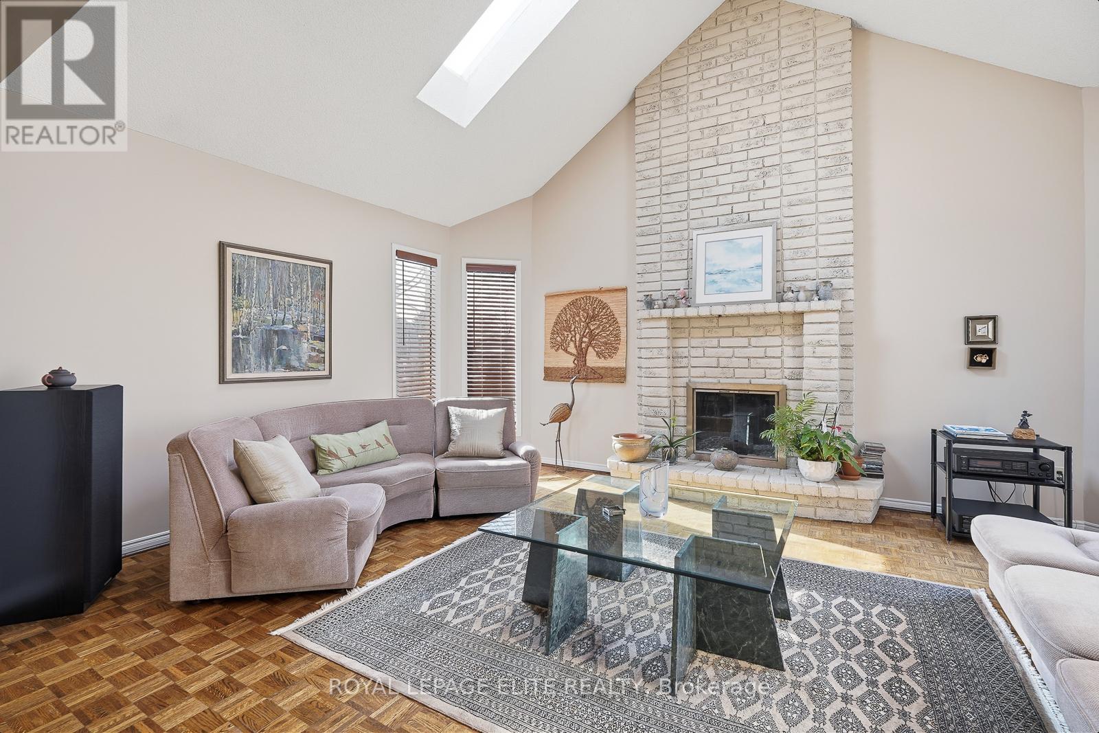 14 Glenoaks Court, Vaughan, Ontario  L4J 6N7 - Photo 13 - N12835338