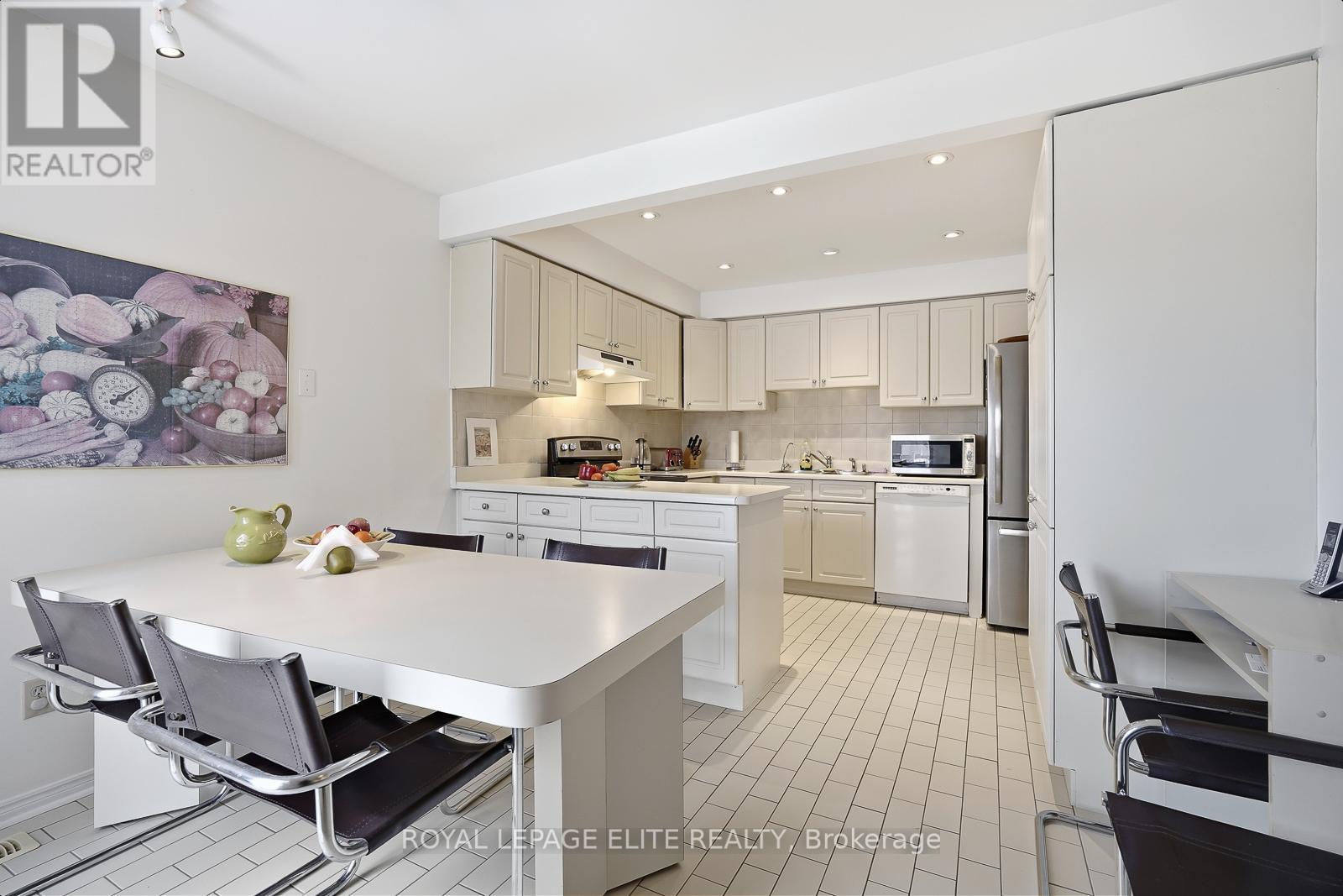 14 Glenoaks Court, Vaughan, Ontario  L4J 6N7 - Photo 19 - N12835338