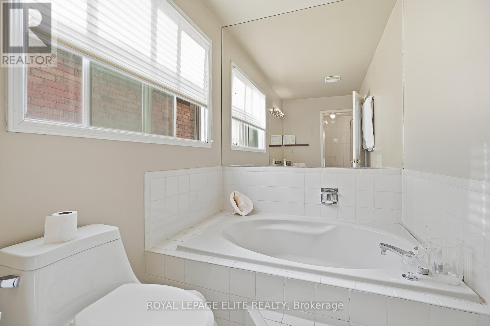 14 Glenoaks Court, Vaughan, Ontario  L4J 6N7 - Photo 33 - N12835338