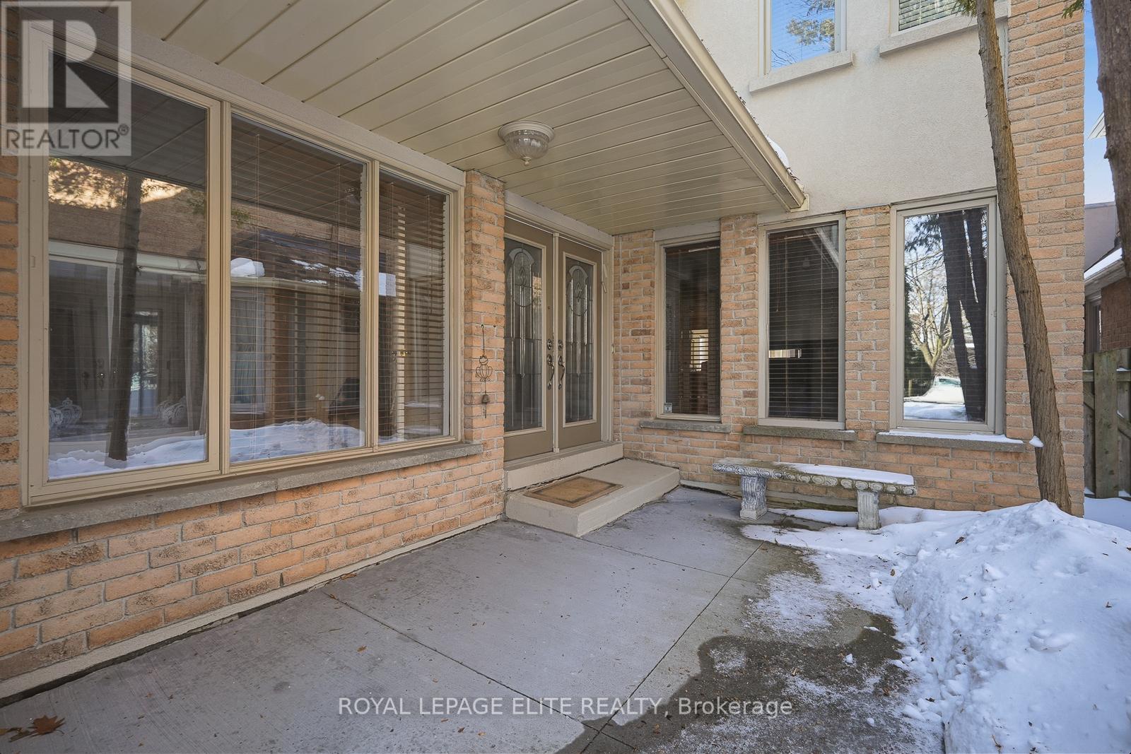 14 Glenoaks Court, Vaughan, Ontario  L4J 6N7 - Photo 4 - N12835338