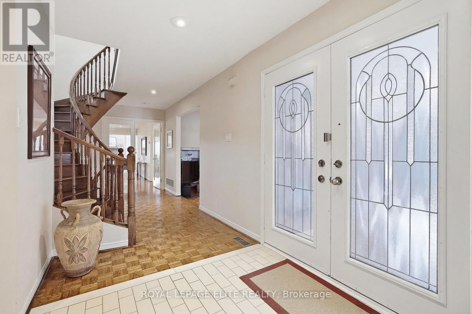 14 Glenoaks Court, Vaughan, Ontario  L4J 6N7 - Photo 5 - N12835338