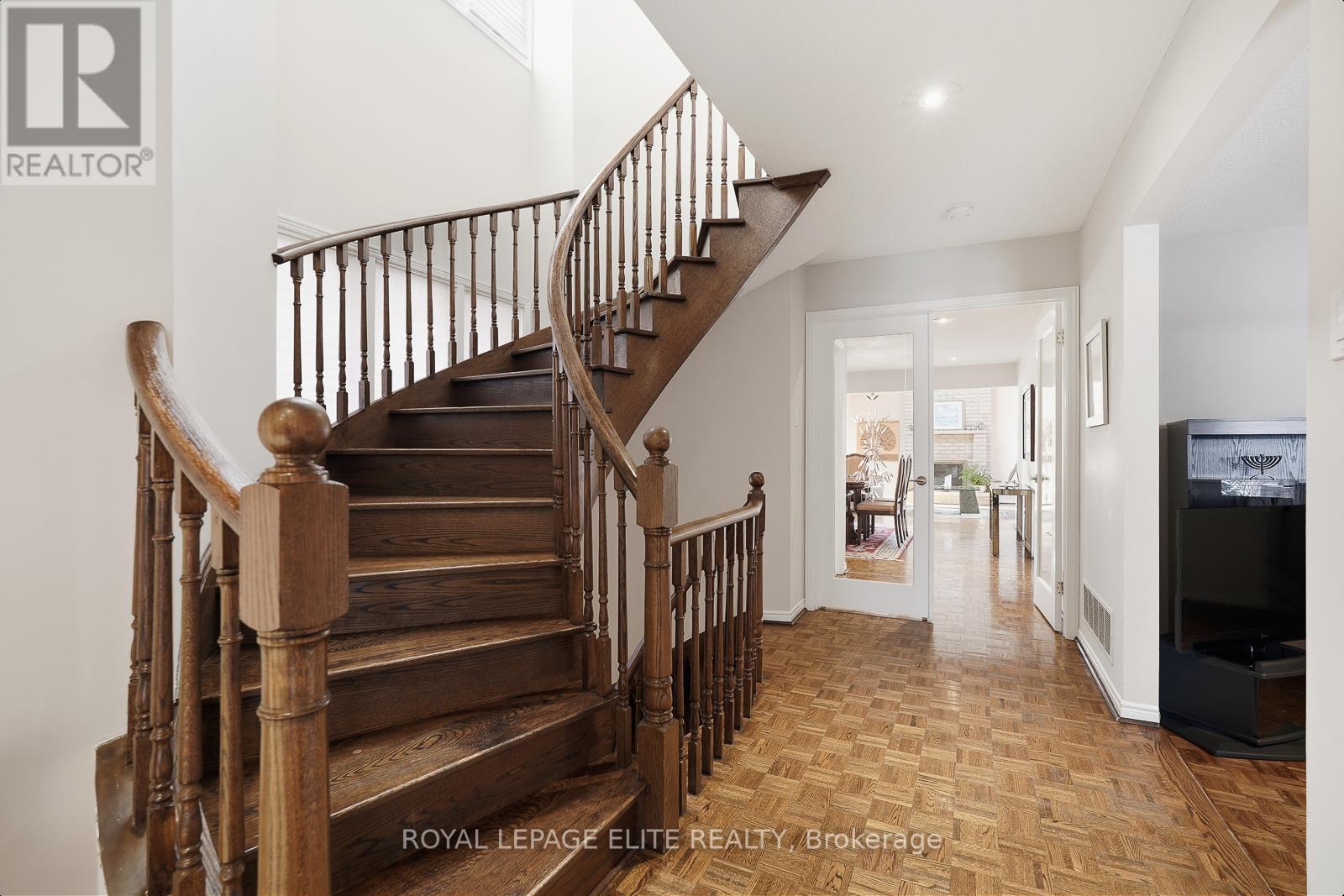 14 Glenoaks Court, Vaughan, Ontario  L4J 6N7 - Photo 6 - N12835338