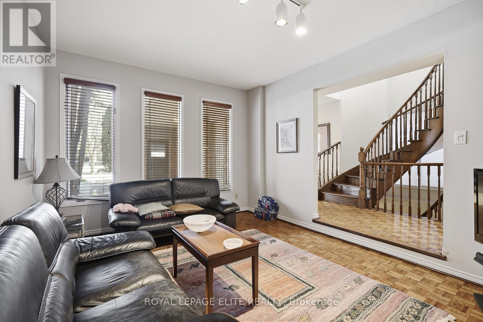 14 Glenoaks Court, Vaughan, Ontario  L4J 6N7 - Photo 7 - N12835338