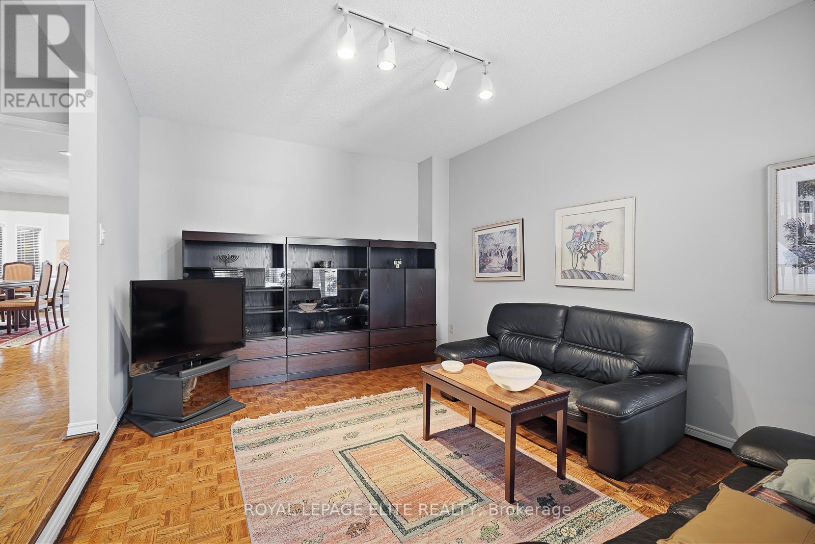 14 Glenoaks Court, Vaughan, Ontario  L4J 6N7 - Photo 9 - N12835338