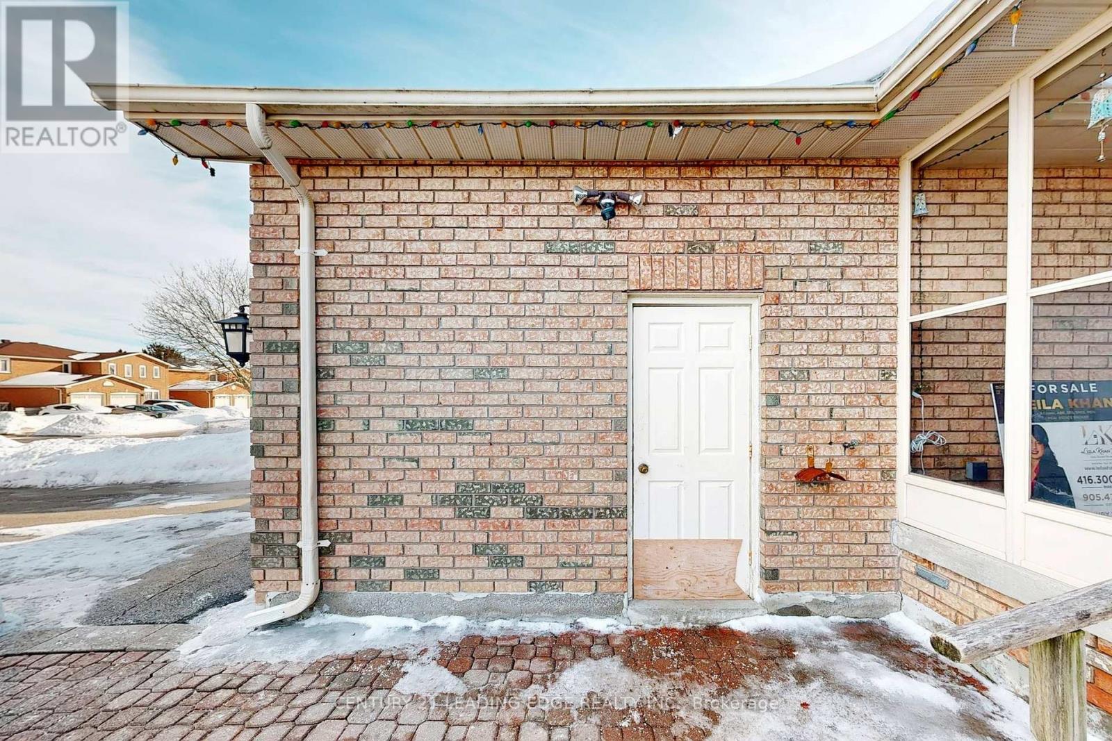 9 Coates Crescent, Richmond Hill, Ontario  L4E 2M3 - Photo 5 - N12835370