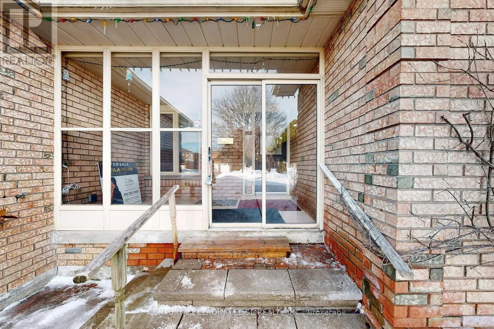 9 Coates Crescent, Richmond Hill, Ontario  L4E 2M3 - Photo 6 - N12835370