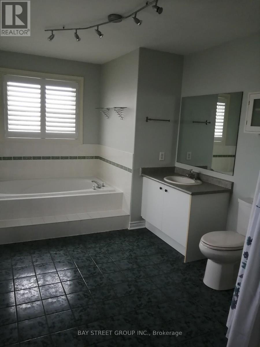 311 Stanley Street, Barrie (East Bayfield), Ontario L4M 6X7 - Photo 13 - S12835066