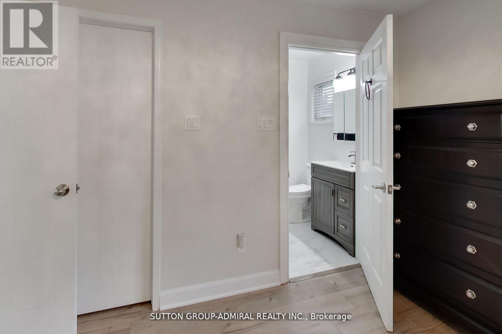 11 Club Court, Wasaga Beach, Ontario  L9Z 1J8 - Photo 19 - S12835232