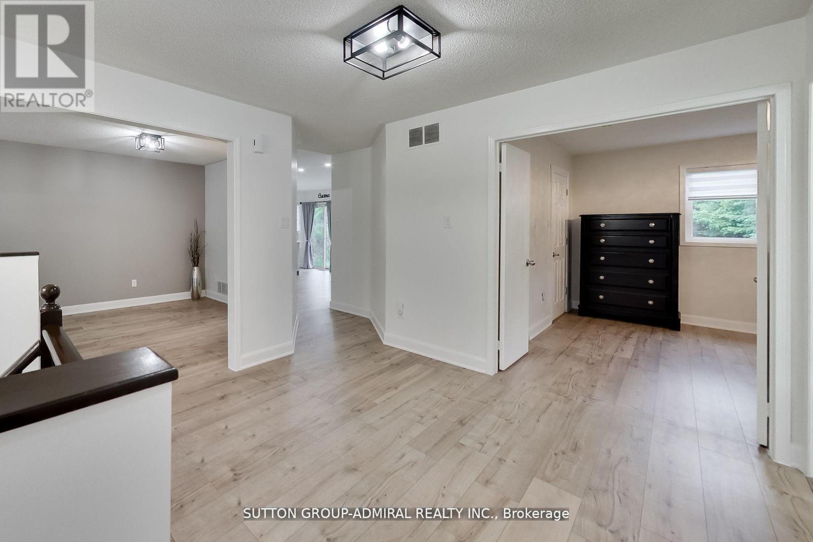 11 Club Court, Wasaga Beach, Ontario  L9Z 1J8 - Photo 23 - S12835232