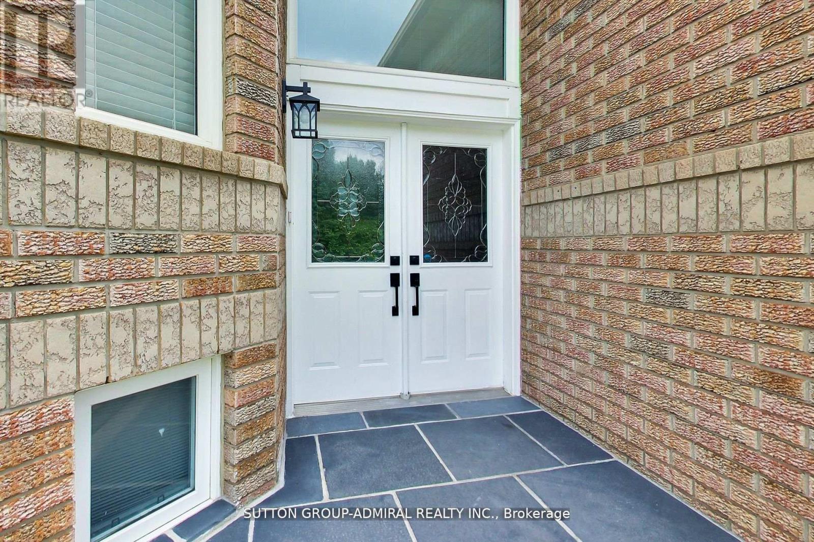 11 Club Court, Wasaga Beach, Ontario  L9Z 1J8 - Photo 4 - S12835232