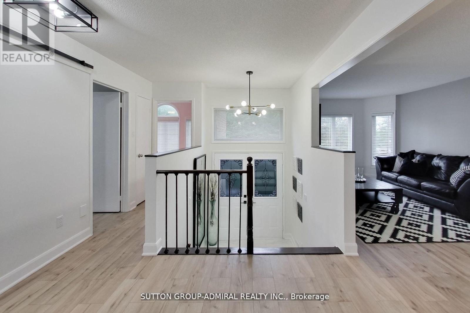 11 Club Court, Wasaga Beach, Ontario  L9Z 1J8 - Photo 5 - S12835232