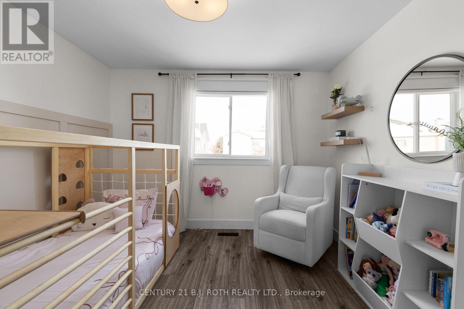 13 Hadden Crescent, Barrie (Cundles East), Ontario  L4M 6G6 - Photo 17 - S12835250