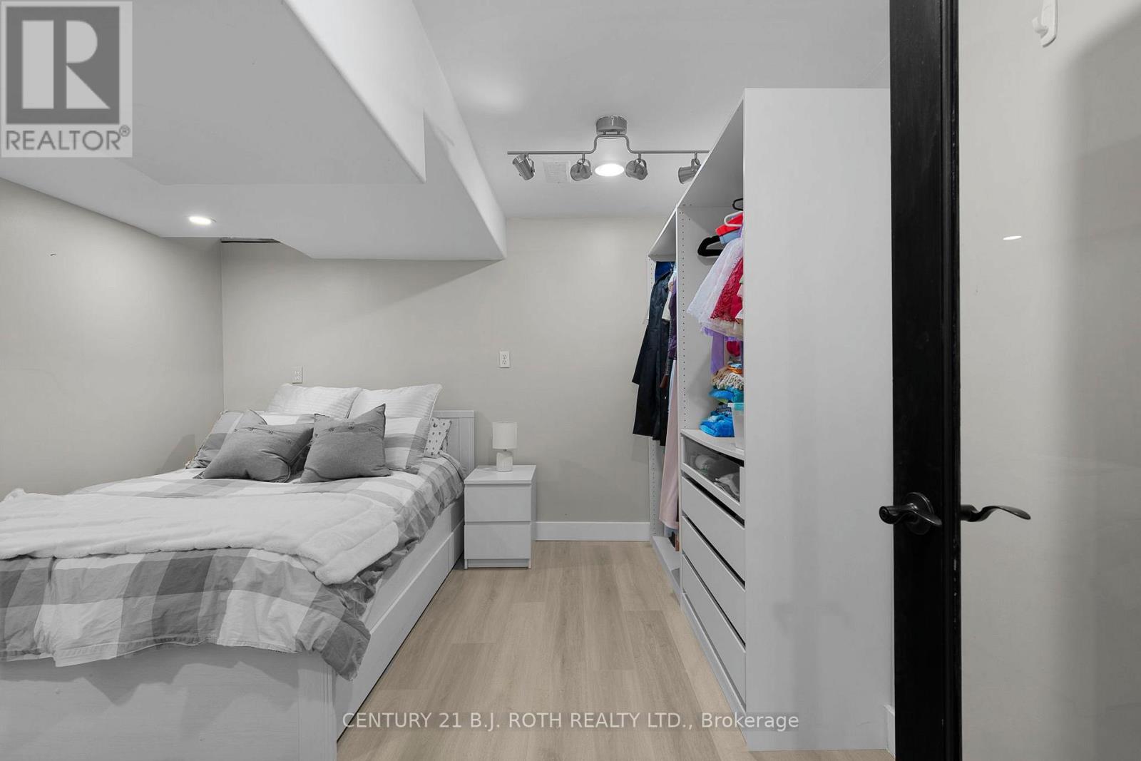 13 Hadden Crescent, Barrie (Cundles East), Ontario  L4M 6G6 - Photo 24 - S12835250