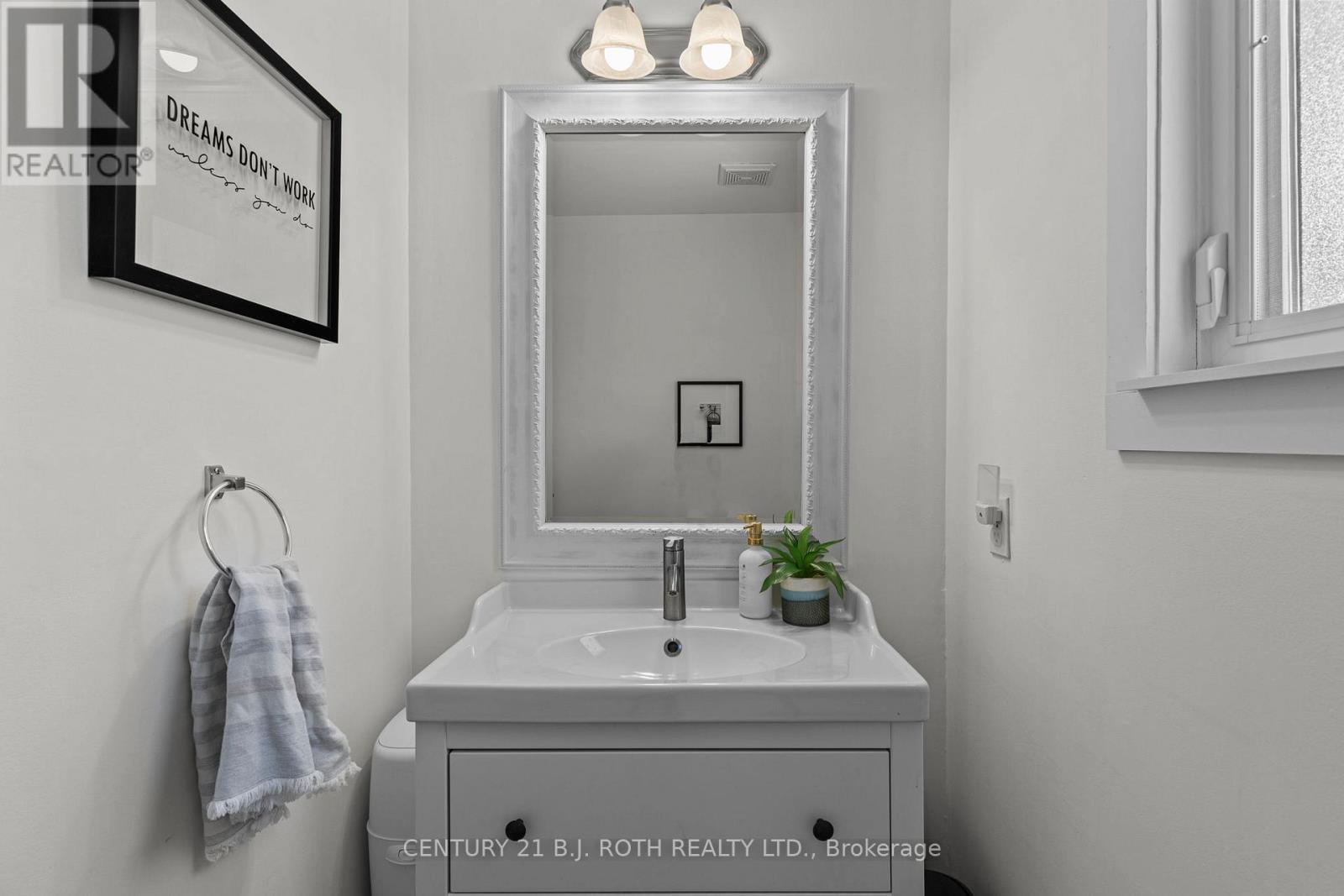 13 Hadden Crescent, Barrie (Cundles East), Ontario  L4M 6G6 - Photo 4 - S12835250