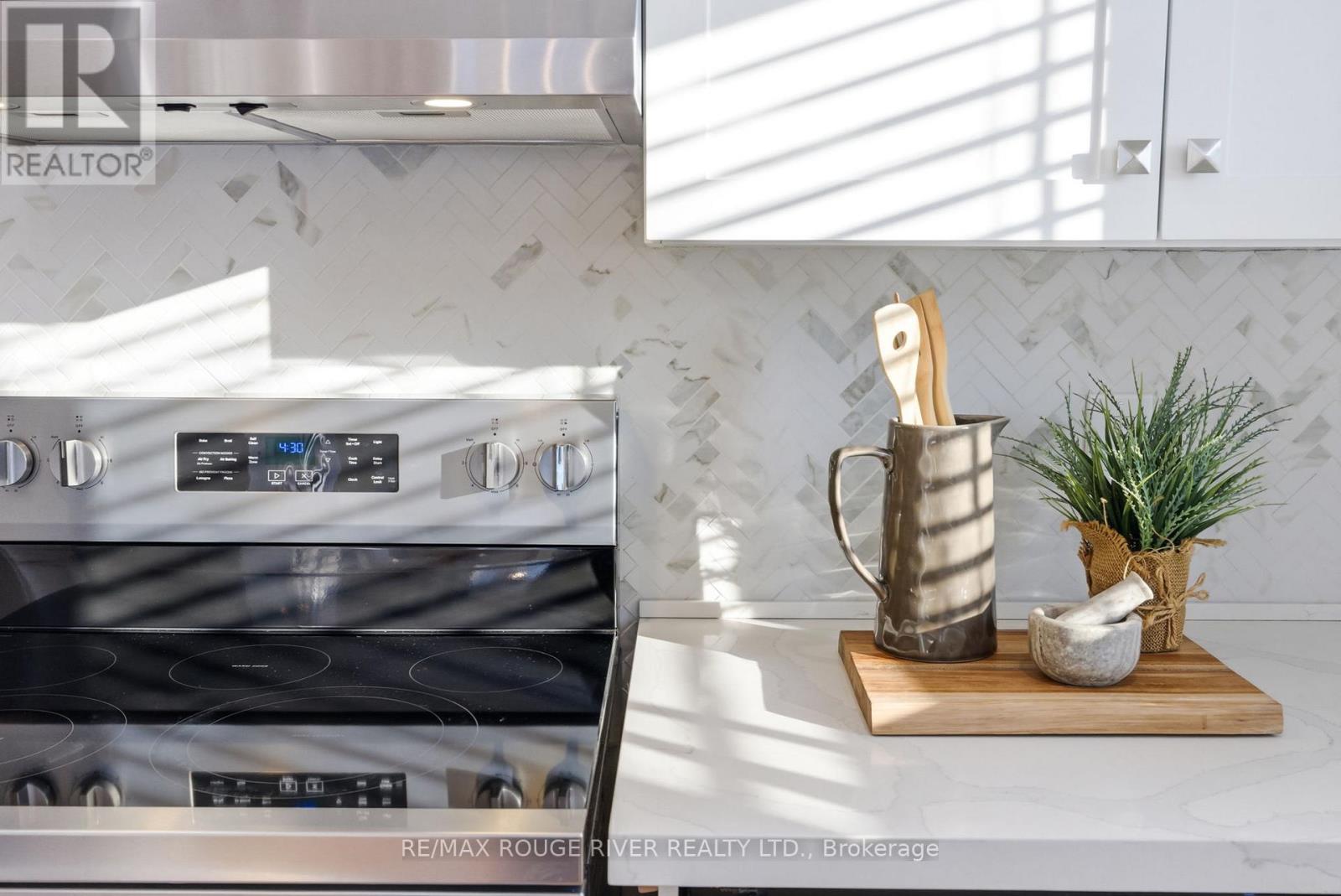 90 Robinson Crescent, Whitby, Ontario  L1N 6W5 - Photo 12 - E12835138