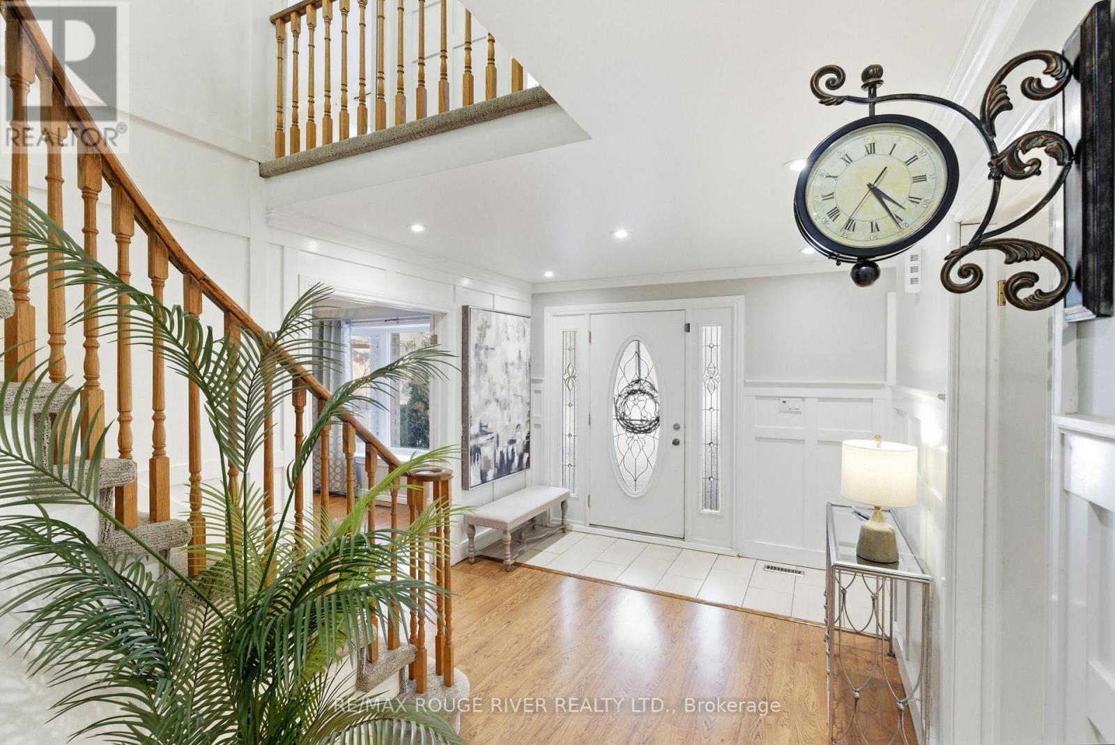 90 Robinson Crescent, Whitby, Ontario  L1N 6W5 - Photo 3 - E12835138