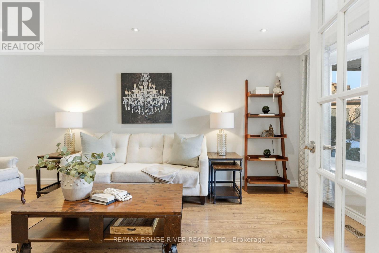 90 Robinson Crescent, Whitby, Ontario  L1N 6W5 - Photo 5 - E12835138