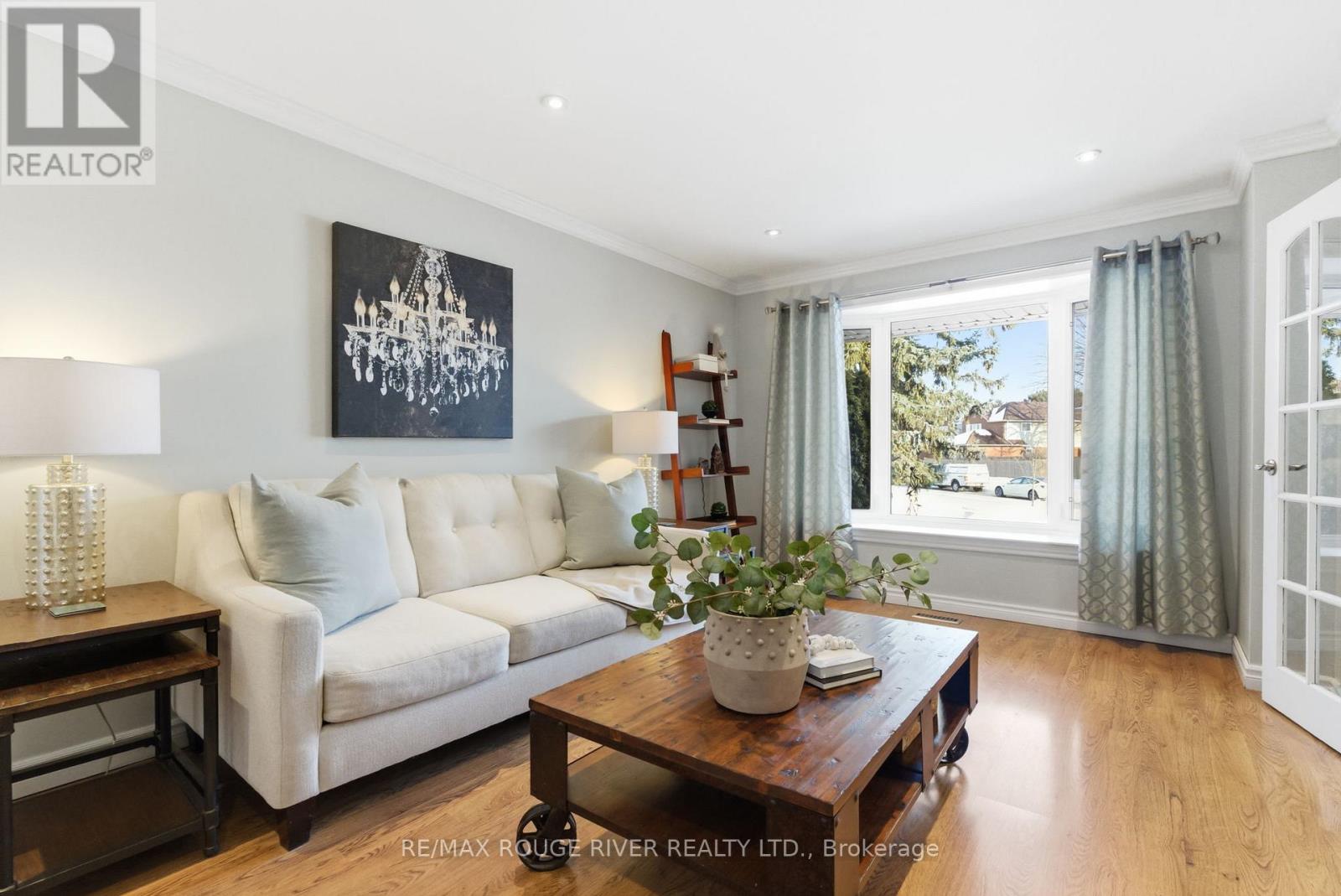 90 Robinson Crescent, Whitby, Ontario  L1N 6W5 - Photo 7 - E12835138