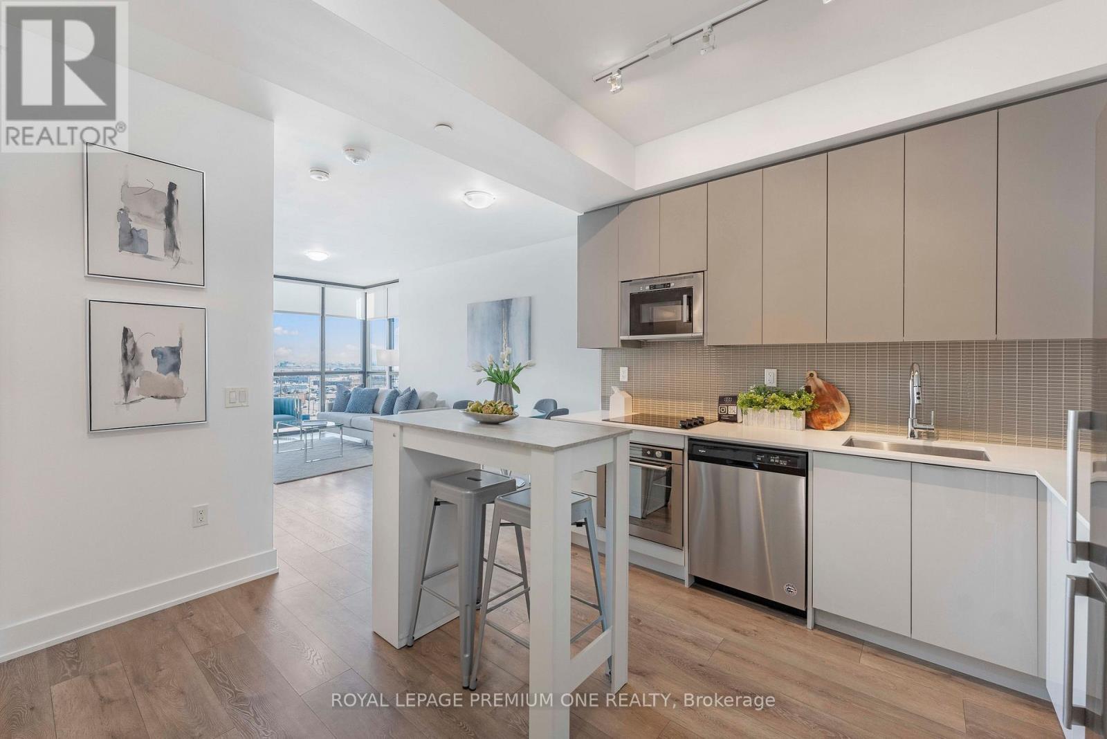 901 - 2908 Highway 7 Road, Vaughan, Ontario  L4K 0K5 - Photo 3 - N12832720