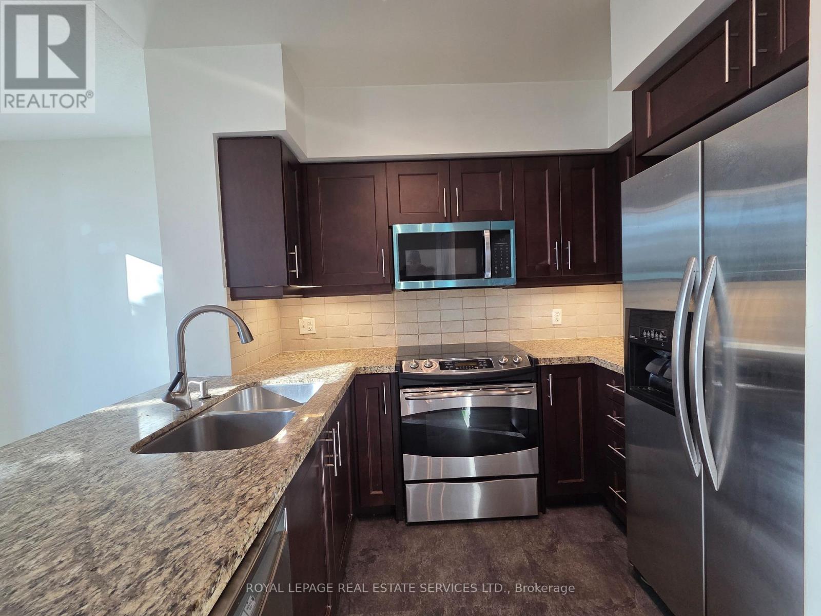 102 - 1900 Lake Shore Boulevard, Toronto, Ontario  M6S 1A4 - Photo 9 - W12662250