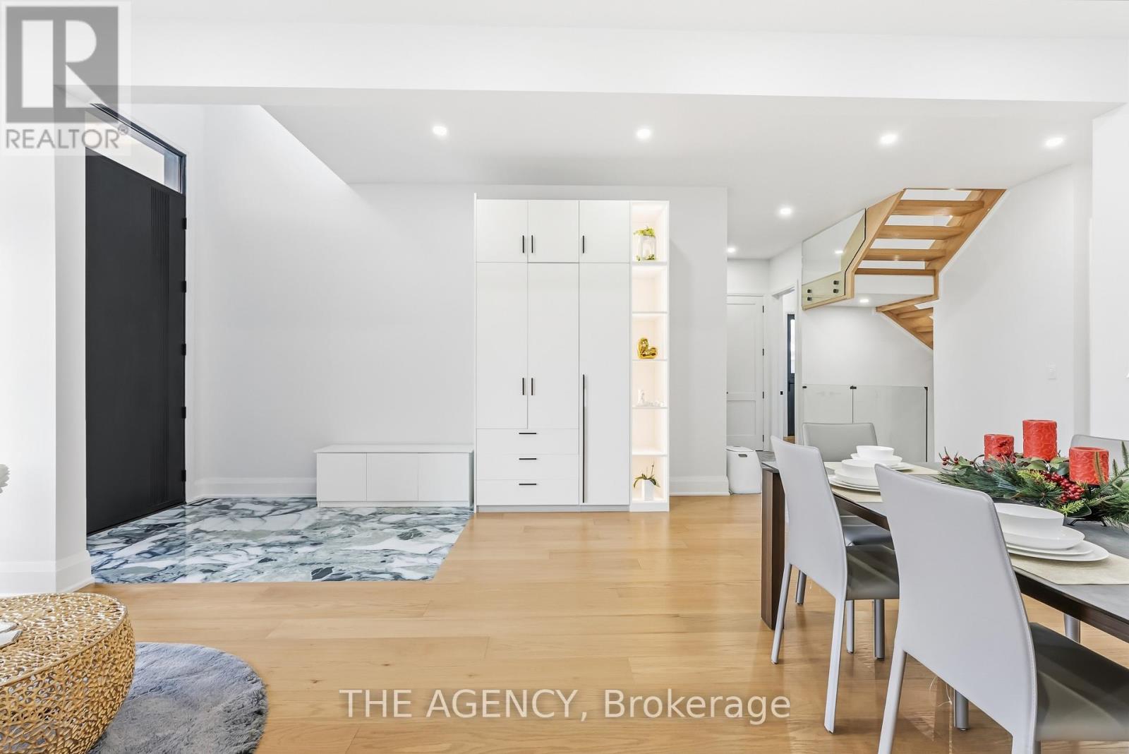 9 Earl Street, Mississauga, Ontario  L5M 1N6 - Photo 8 - W12835090