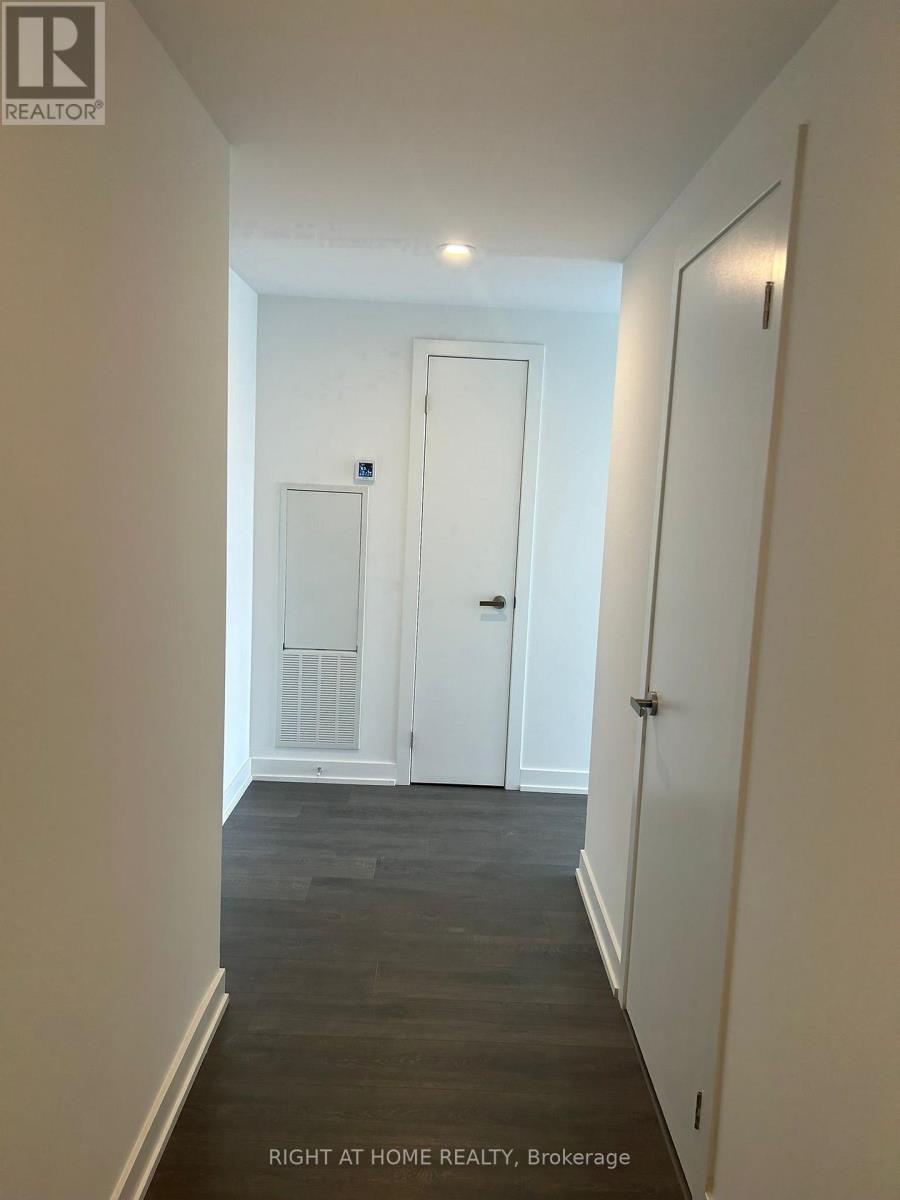 1902 - 370 Martha Street, Burlington, Ontario  L7R 0G9 - Photo 10 - W12835102