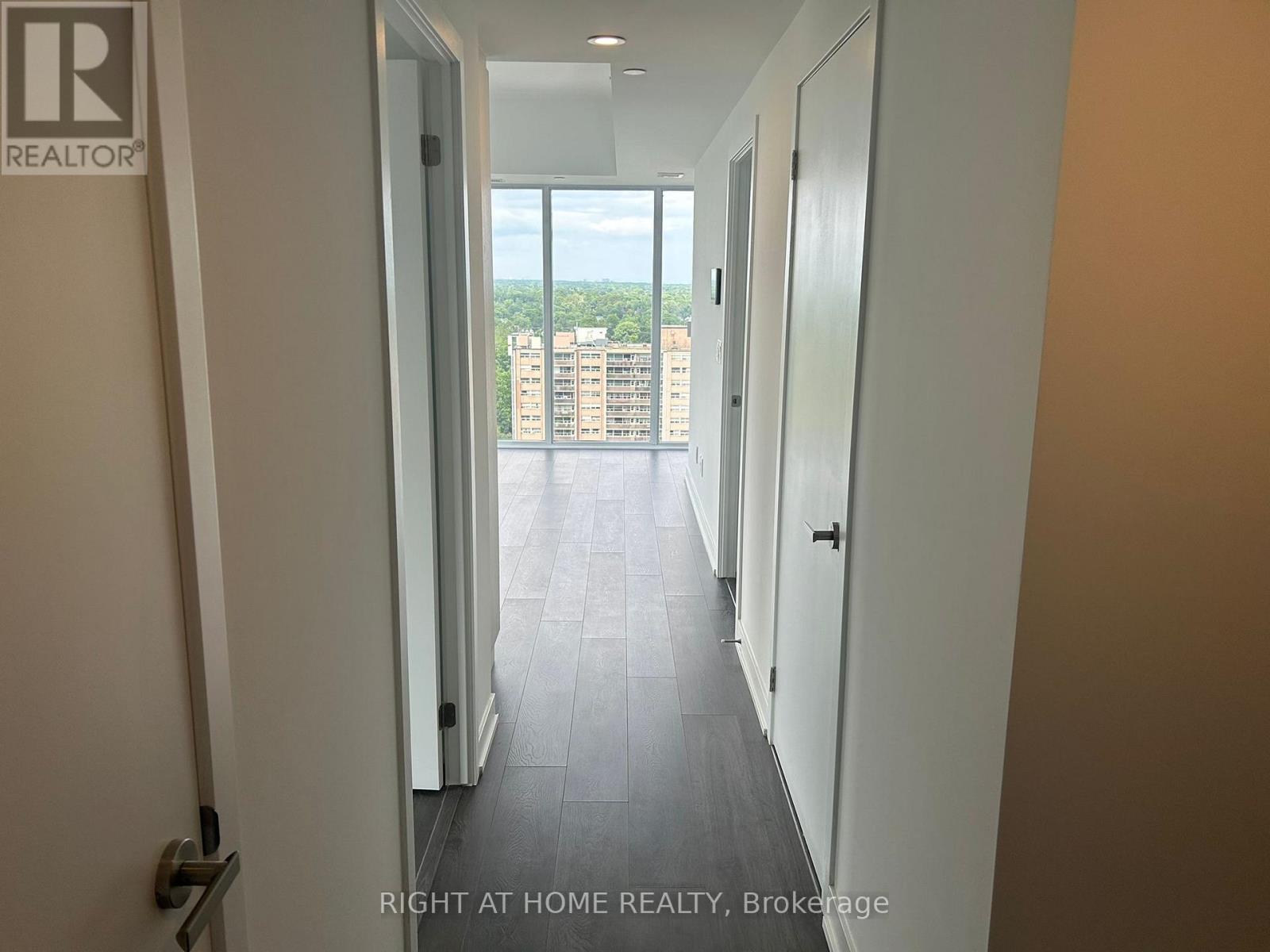 1902 - 370 Martha Street, Burlington, Ontario  L7R 0G9 - Photo 11 - W12835102