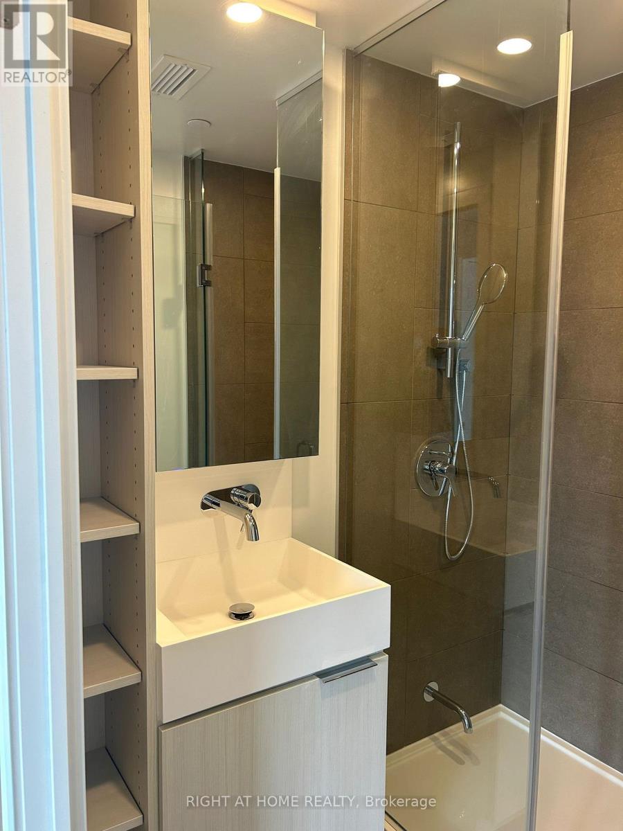 1902 - 370 Martha Street, Burlington, Ontario  L7R 0G9 - Photo 14 - W12835102