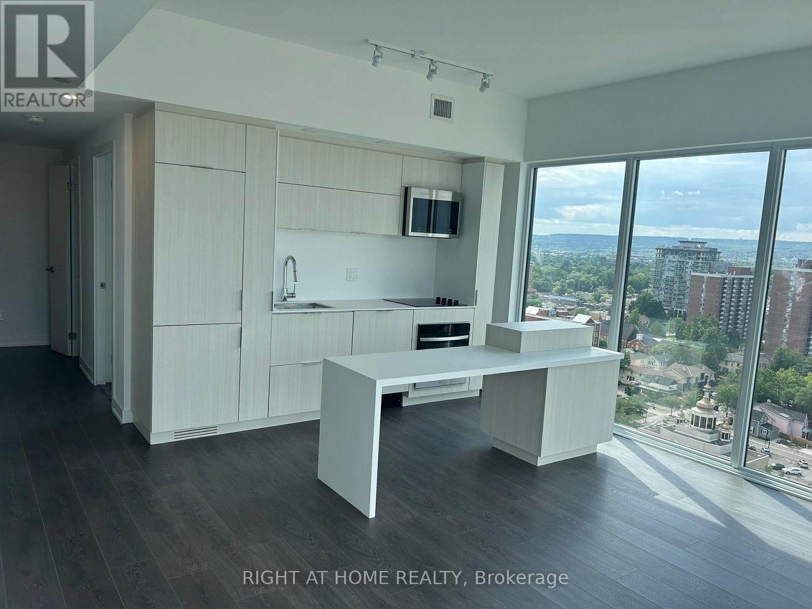 1902 - 370 Martha Street, Burlington, Ontario  L7R 0G9 - Photo 19 - W12835102